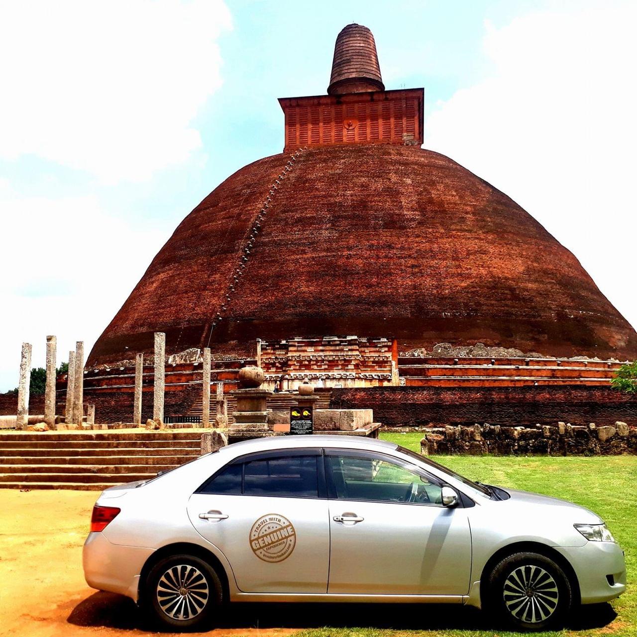 Stúpa rouge brique de Jetavanaramaya à Anuradhapura, ancienne capitale du Sri Lanka, site UNESCO